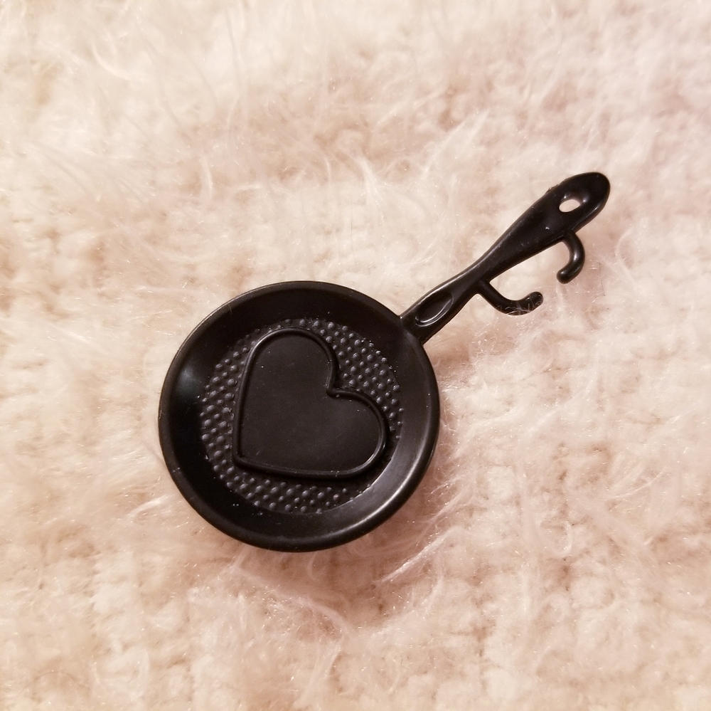 Black Heart Mini Barbie Doll Frying Pan